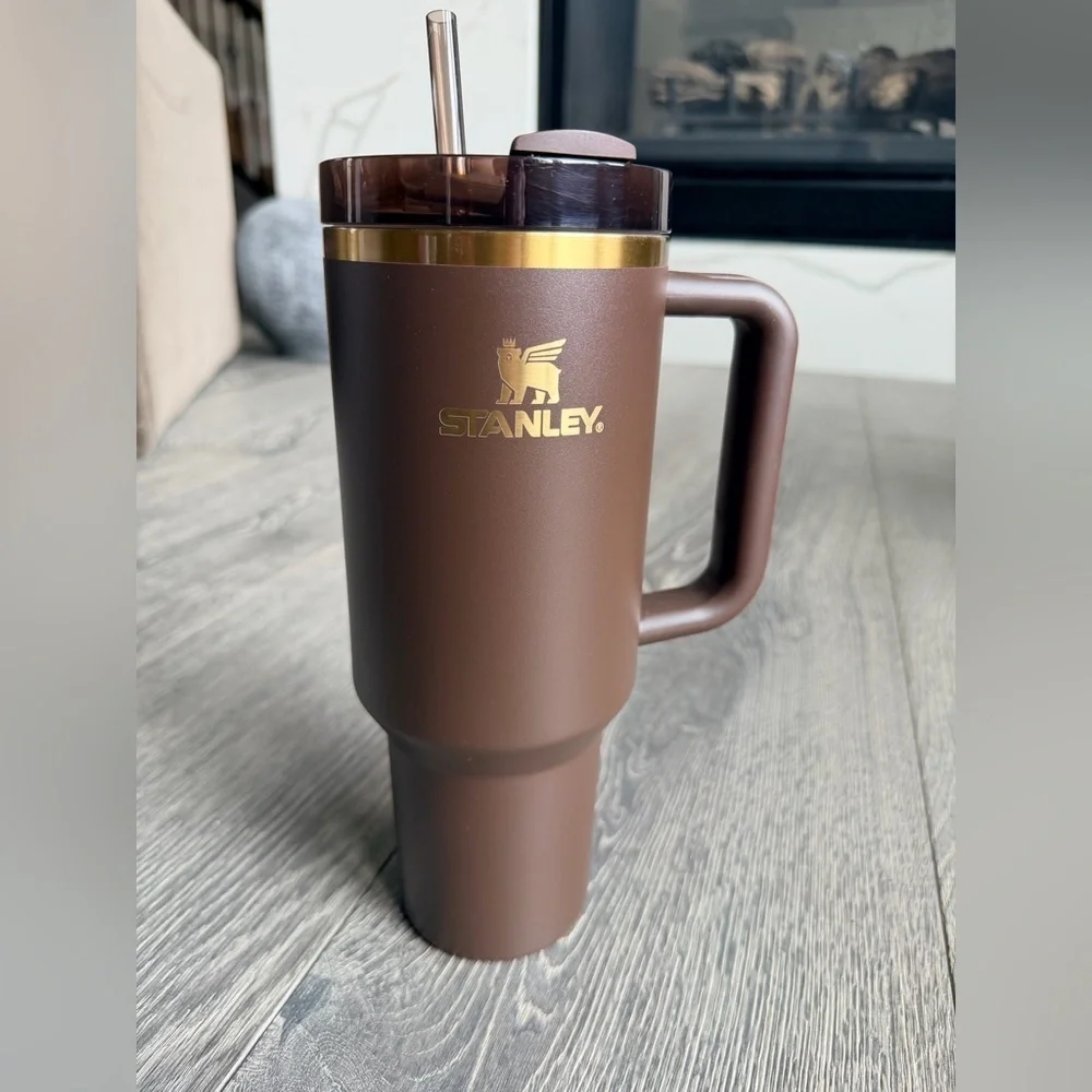 Stanley Quencher H2.0 FlowState 40 oz Tumbler in Chocolate Gold - Picture 1 of 8